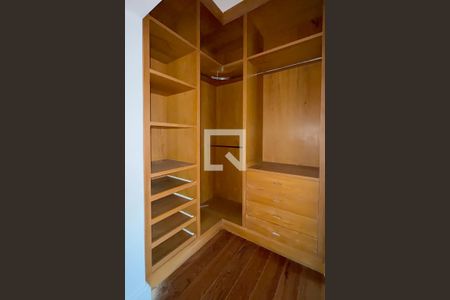 Casa de condomínio para alugar com 1100m², 3 quartos e 8 vagasCloset da suíte 1