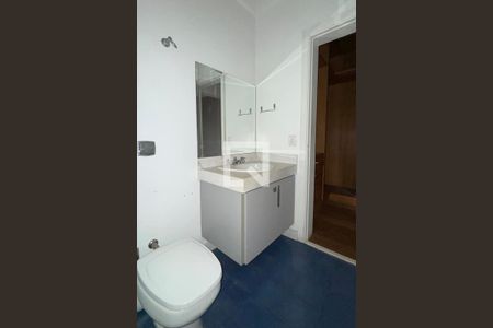 Casa de condomínio para alugar com 1100m², 3 quartos e 8 vagasBanheiro da Suíte 2