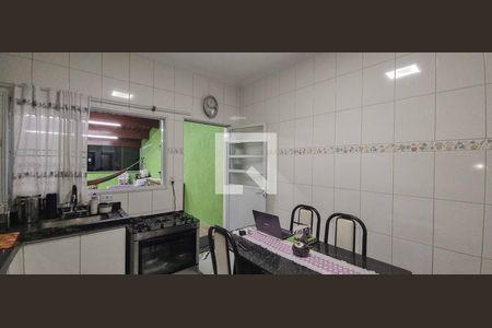 Casa à venda com 250m², 4 quartos e 2 vagas Casa à venda com 250m², 4 quartos e 2 vagasCozinha