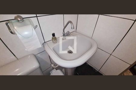 Casa à venda com 250m², 4 quartos e 2 vagas Casa à venda com 250m², 4 quartos e 2 vagasEdícula - Banheiro da Suíte