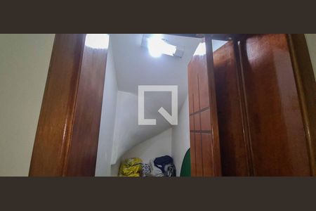 Casa à venda com 250m², 4 quartos e 2 vagas Casa à venda com 250m², 4 quartos e 2 vagasDispensa