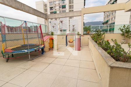 Apartamento à venda com 65m², 2 quartos e 1 vaga Apartamento à venda com 65m², 2 quartos e 1 vagaÁrea comum - Playground
