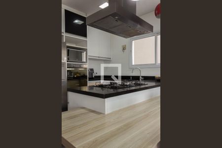 Casa de condomínio à venda com 580m², 4 quartos e 8 vagas Casa de condomínio à venda com 580m², 4 quartos e 8 vagasCozinha