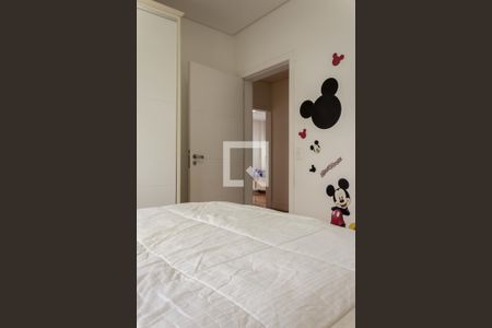 Casa de condomínio à venda com 580m², 4 quartos e 8 vagas Casa de condomínio à venda com 580m², 4 quartos e 8 vagasQuarto 1