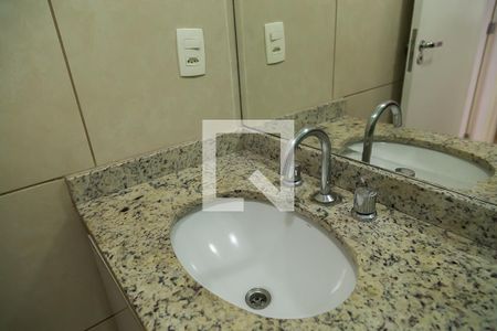 Apartamento à venda com 85m², 3 quartos e 2 vagas Apartamento à venda com 85m², 3 quartos e 2 vagasBanheiro Social - Pia