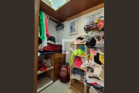 Apartamento à venda com 380m², 5 quartos e 3 vagasCloset da suíte 2