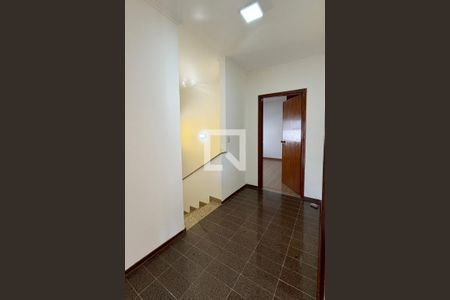 Casa de condomínio à venda com 209m², 3 quartos e 4 vagasHall