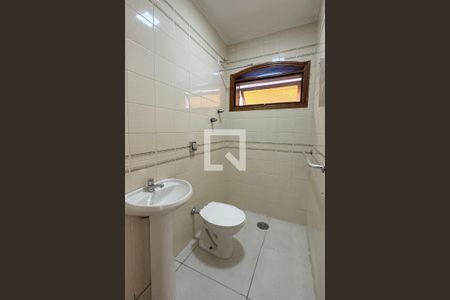 Casa de condomínio à venda com 209m², 3 quartos e 4 vagasBanheiro de serviço