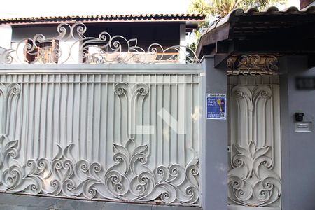 Casa à venda com 300m², 3 quartos e 6 vagasFachada