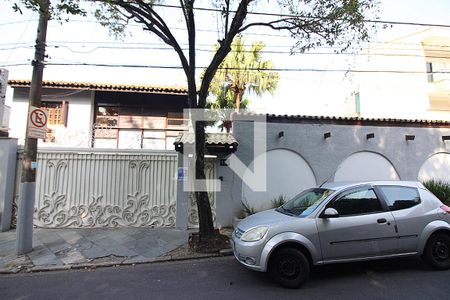 Casa à venda com 300m², 3 quartos e 6 vagasFachada