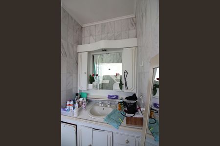 Casa à venda com 300m², 3 quartos e 6 vagasQuarto 2 - Suíte Banheiro