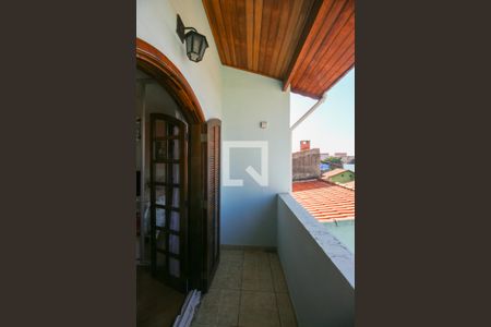 Casa à venda com 264m², 3 quartos e 6 vagas Casa à venda com 264m², 3 quartos e 6 vagasQuarto 2 / Varanda