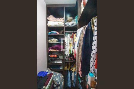 Casa à venda com 264m², 3 quartos e 6 vagas Casa à venda com 264m², 3 quartos e 6 vagasQuarto 3 / Closset