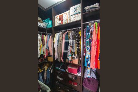 Casa à venda com 264m², 3 quartos e 6 vagas Casa à venda com 264m², 3 quartos e 6 vagasQuarto 3 / Closset