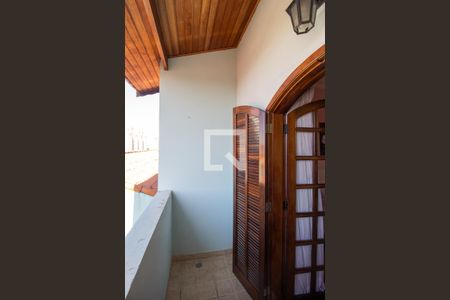 Casa à venda com 264m², 3 quartos e 6 vagas Casa à venda com 264m², 3 quartos e 6 vagasQuarto 2 / Varanda