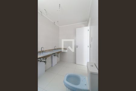 Apartamento à venda com 196m², 3 quartos e 3 vagas Apartamento à venda com 196m², 3 quartos e 3 vagasBanheiro da Suíte 1