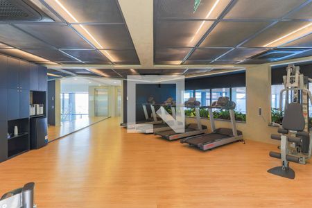 Apartamento à venda com 196m², 3 quartos e 3 vagas Apartamento à venda com 196m², 3 quartos e 3 vagasÁrea comum - Academia