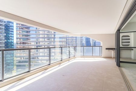 Apartamento à venda com 196m², 3 quartos e 3 vagas Apartamento à venda com 196m², 3 quartos e 3 vagasVaranda da Sala