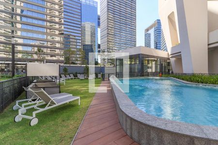 Apartamento à venda com 196m², 3 quartos e 3 vagas Apartamento à venda com 196m², 3 quartos e 3 vagasÁrea comum - Piscina