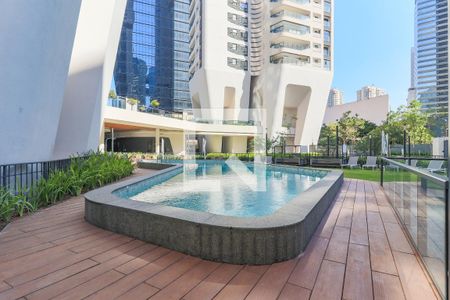 Apartamento à venda com 196m², 3 quartos e 3 vagas Apartamento à venda com 196m², 3 quartos e 3 vagasÁrea comum - Piscina