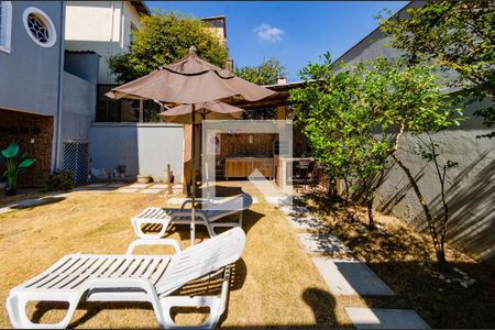 Casa à venda com 307m², 4 quartos e 4 vagas Casa à venda com 307m², 4 quartos e 4 vagasÁrea externa