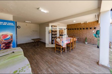 Casa à venda com 307m², 4 quartos e 4 vagas Casa à venda com 307m², 4 quartos e 4 vagasÁrea externa