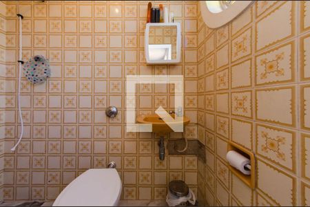 Casa à venda com 307m², 4 quartos e 4 vagas Casa à venda com 307m², 4 quartos e 4 vagasBanheiro de serviço