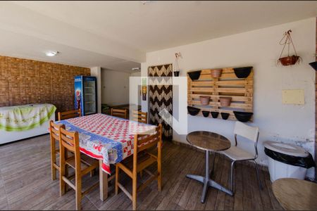 Casa à venda com 307m², 4 quartos e 4 vagas Casa à venda com 307m², 4 quartos e 4 vagasÁrea externa