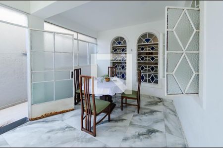 Casa à venda com 307m², 4 quartos e 4 vagas Casa à venda com 307m², 4 quartos e 4 vagasÁrea de serviço