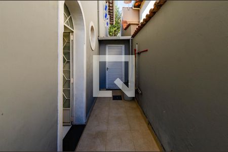 Casa à venda com 307m², 4 quartos e 4 vagas Casa à venda com 307m², 4 quartos e 4 vagasÁrea externa