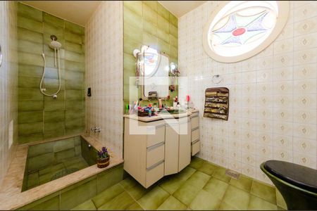 Casa à venda com 307m², 4 quartos e 4 vagas Casa à venda com 307m², 4 quartos e 4 vagasBanheiro suíte