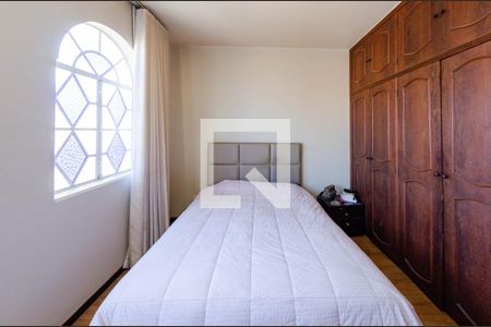 Casa à venda com 307m², 4 quartos e 4 vagas Casa à venda com 307m², 4 quartos e 4 vagasSuíte