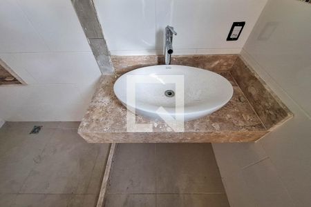 Casa de condomínio à venda com 350m², 3 quartos e 3 vagas Casa de condomínio à venda com 350m², 3 quartos e 3 vagasBanheiro da Suíte 1