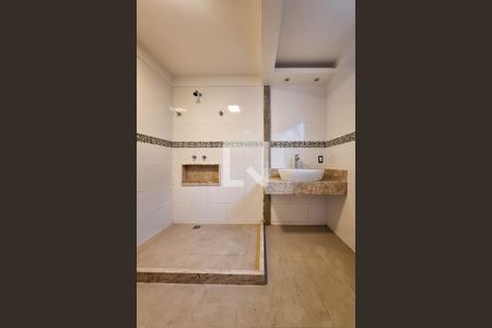 Casa de condomínio à venda com 350m², 3 quartos e 3 vagas Casa de condomínio à venda com 350m², 3 quartos e 3 vagasBanheiro da Suíte 1