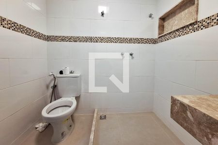 Casa de condomínio à venda com 350m², 3 quartos e 3 vagas Casa de condomínio à venda com 350m², 3 quartos e 3 vagasBanheiro da Suíte 2