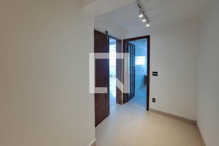 Casa de condomínio à venda com 350m², 3 quartos e 3 vagas Casa de condomínio à venda com 350m², 3 quartos e 3 vagasCloset da suíte 3