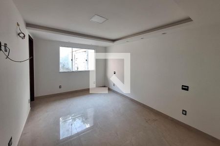 Casa de condomínio à venda com 350m², 3 quartos e 3 vagas Casa de condomínio à venda com 350m², 3 quartos e 3 vagasSuíte 1