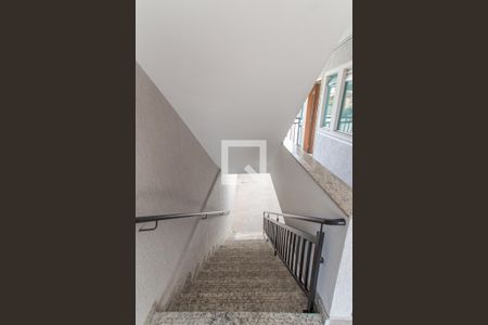 Apartamento para alugar com 40m², 2 quartos e sem vaga Apartamento para alugar com 40m², 2 quartos e sem vagaEscada