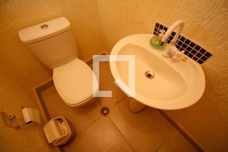 Casa à venda com 142m², 3 quartos e 2 vagas Casa à venda com 142m², 3 quartos e 2 vagasBanheiro de Serviço