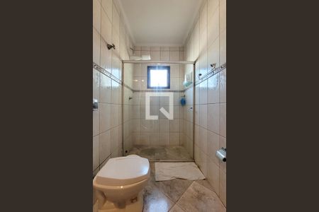 Casa à venda com 300m², 3 quartos e 4 vagasBanheiro da suíte