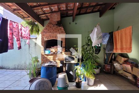 Casa à venda com 300m², 3 quartos e 4 vagasArea externa