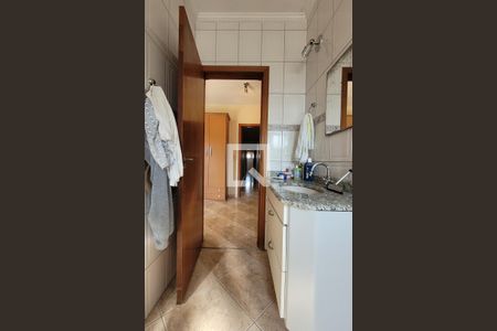 Casa à venda com 300m², 3 quartos e 4 vagasBanheiro da suíte 3