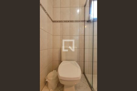 Casa à venda com 300m², 3 quartos e 4 vagasBanheiro da suíte 2