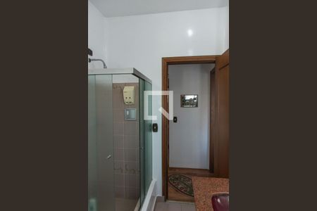 Casa à venda com 250m², 5 quartos e 10 vagasBanheiro da suíte 2 e 3