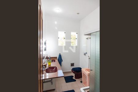 Casa à venda com 250m², 5 quartos e 10 vagasBanheiro da suíte 2 e 3