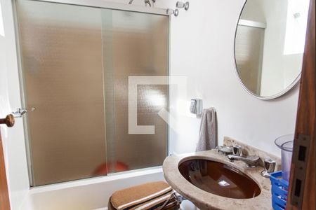 Casa à venda com 250m², 5 quartos e 10 vagasBanheiro da suíte 1