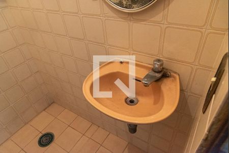 Casa à venda com 250m², 5 quartos e 10 vagasBanheiro de serviço