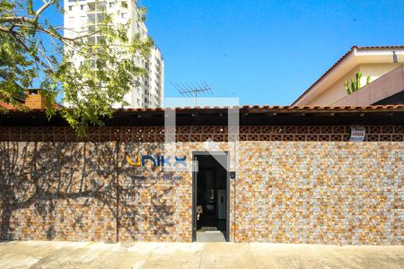 Casa à venda com 300m², 2 quartos e 2 vagas Casa à venda com 300m², 2 quartos e 2 vagasFachada