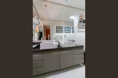 Casa à venda com 306m², 5 quartos e 4 vagas Casa à venda com 306m², 5 quartos e 4 vagasQuarto 5