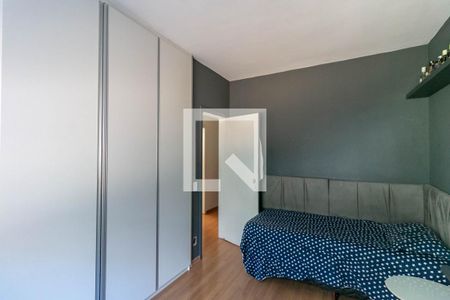 Casa à venda com 306m², 5 quartos e 4 vagas Casa à venda com 306m², 5 quartos e 4 vagasQuarto 4